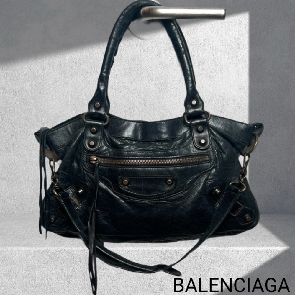 ♥️BALENCIAGA Women’s Le City First Bag in Black